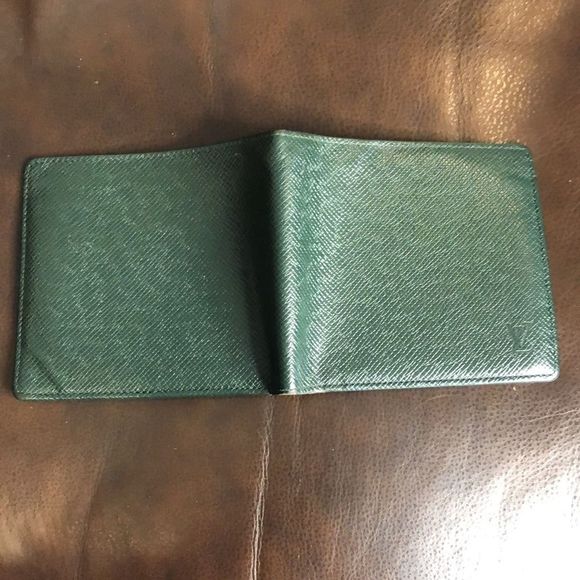 LOUIS VUITTON Green Taiga Leather Bifold Wallet Vintage MI0917 - Picture 5 of 17